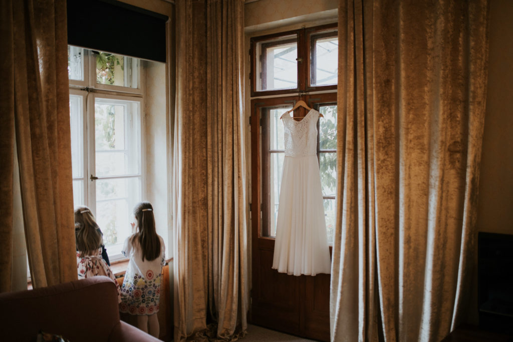 Brautkleid bei einem Getting Ready im Haus Tornow am See