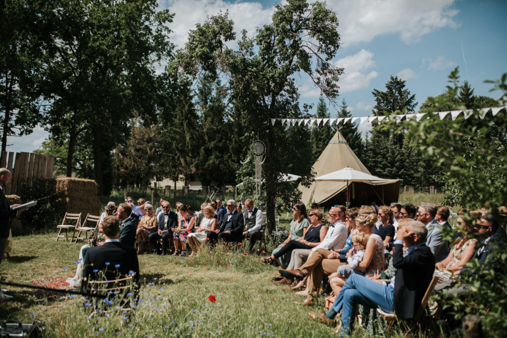 Hochzeitsfotograf bei einer Hochzeit im Schmetterlingsgarten Jakobshagen