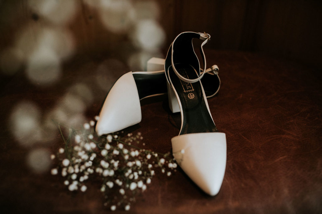 Brautschuhe bei einer Hochzeit